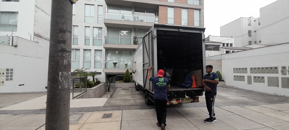 Mudanza en Lima con furgón de transporte y personal especializado